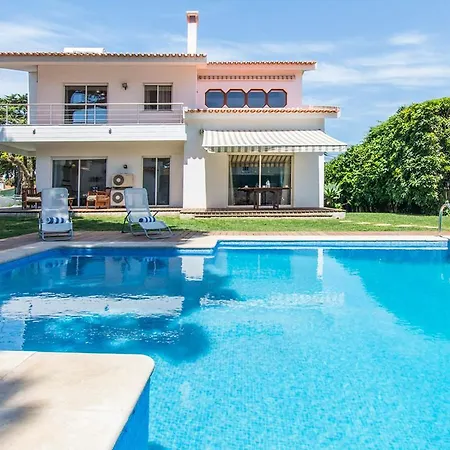 Villa Sleeps 9 With Pool Air Con And Wifi